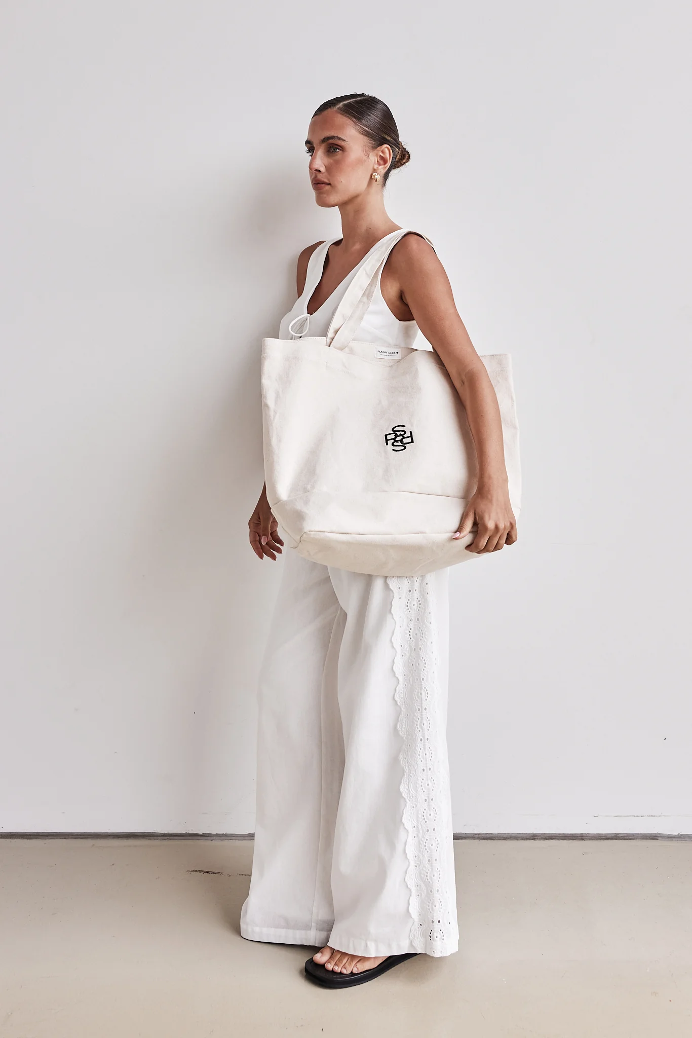 Runway Scout Tote Bag (Cream) - Image 6
