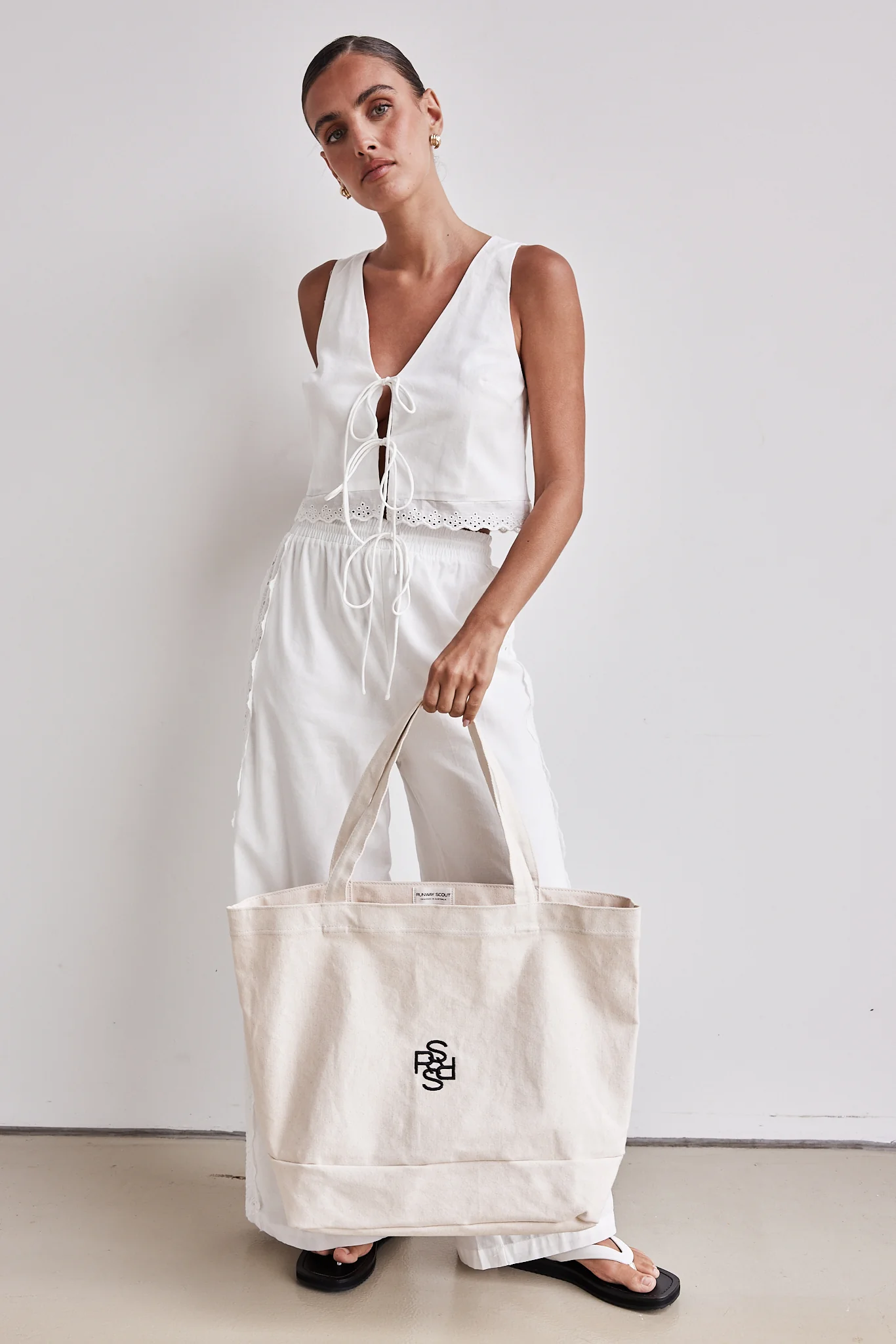 Runway Scout Tote Bag (Cream) - Image 7